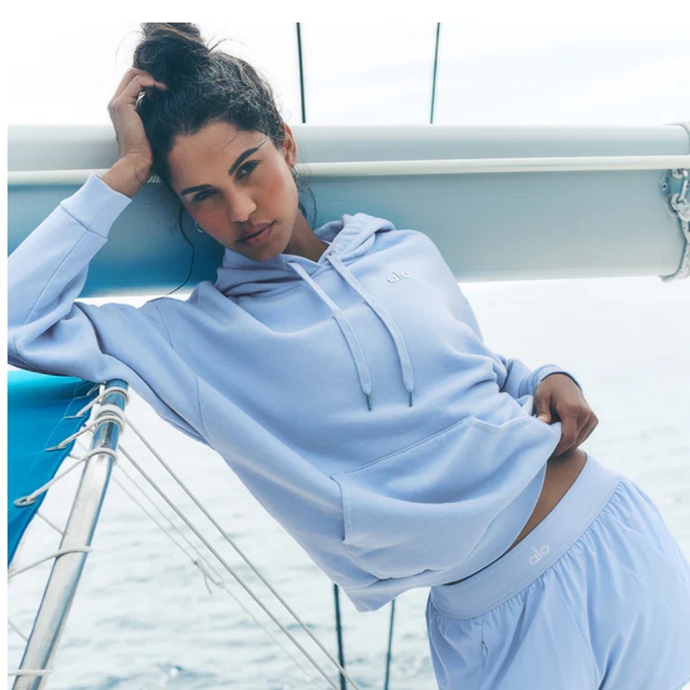 Alo yoga SOLD OUT seashell blue accolade hooded jacket XS EUC